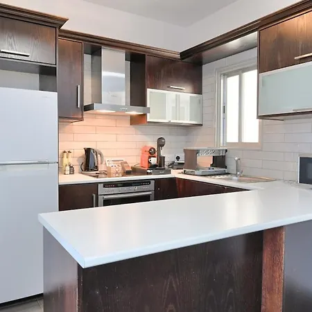 Cozy 2bd 100gb Tourist Area 50m From Sea *