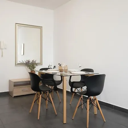 Cozy 2bd 100gb Tourist Area 50m From Sea Appartement Limassol