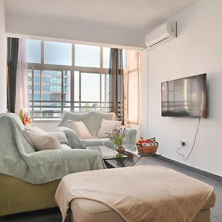 Cozy 2bd 100gb Tourist Area 50m From Sea *