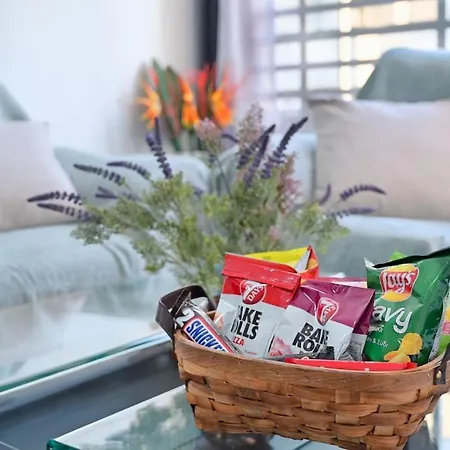 Cozy 2bd 100gb Tourist Area 50m From Sea * 利马索尔