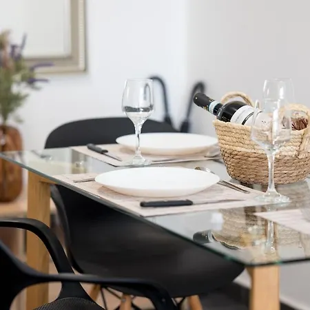 Cozy 2bd 100gb Tourist Area 50m From Sea 公寓