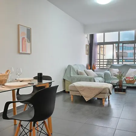 Cozy 2bd 100gb Tourist Area 50m From Sea Apartment *