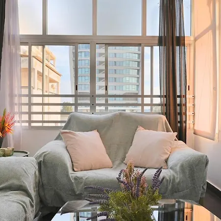 Cozy 2bd 100gb Tourist Area 50m From Sea 公寓