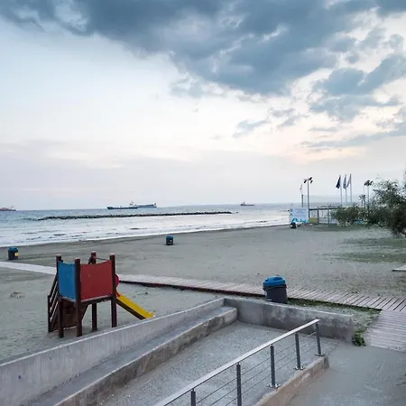 Cozy 2bd 100gb Tourist Area 50m From Sea *