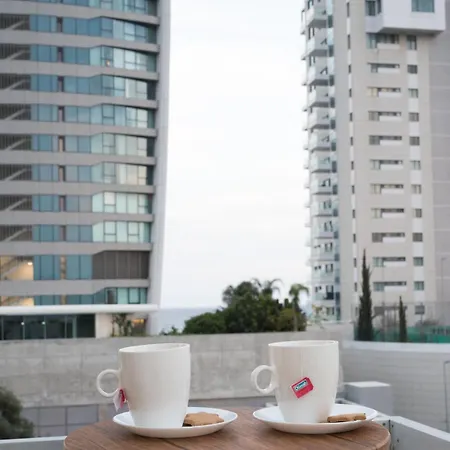 Cozy 2bd 100gb Tourist Area 50m From Sea 利马索尔