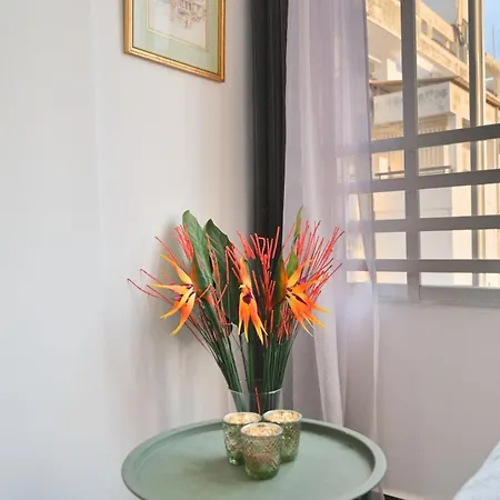 Apartment Cozy 2bd 100gb Tourist Area 50m From Sea