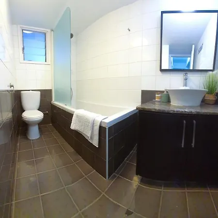 Cozy 2bd 100gb Tourist Area 50m From Sea Lemesos