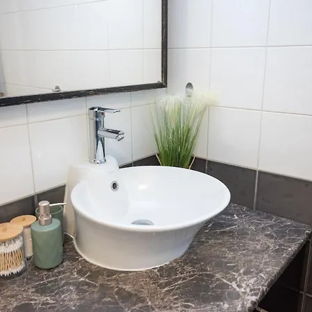 Cozy 2bd 100gb Tourist Area 50m From Sea Apartmán *